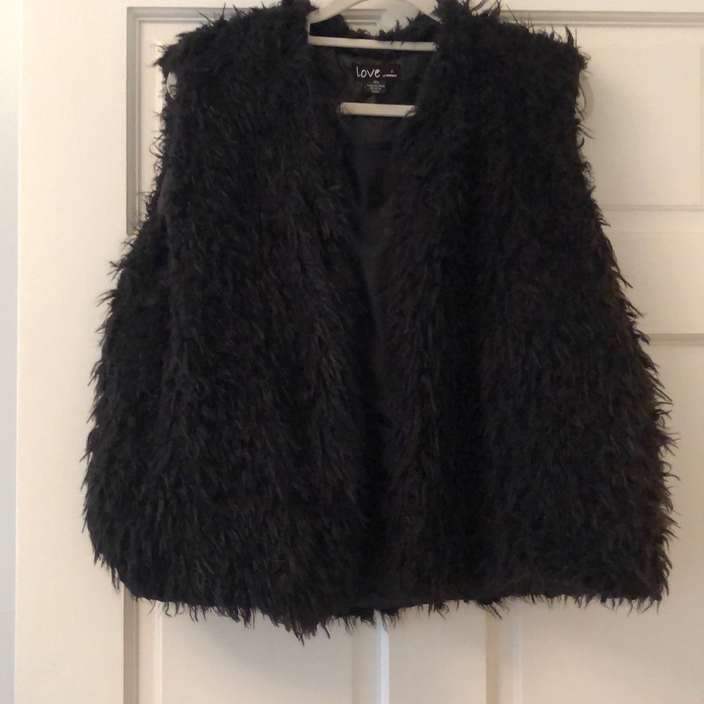 3/$25 💕 Love Faux Fur vest